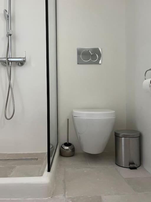 Cozy, Spacious, Newly Renovated Flat In Adamas Exteriér fotografie